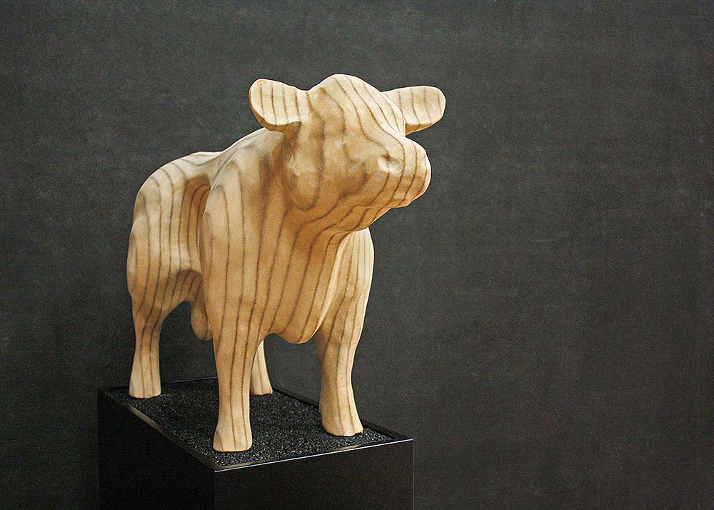 Skulptur von Marcus Meyer, Serial Bull #1 1